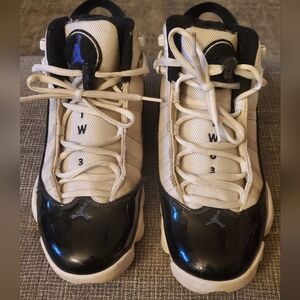 Air Jordan White and Black Leather Basketball Sneakers 6 Rings Concord Color